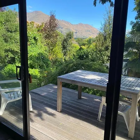 Central Wanaka Oasis, Tiny Home, Mountain Views & Spring Water Exterior photo