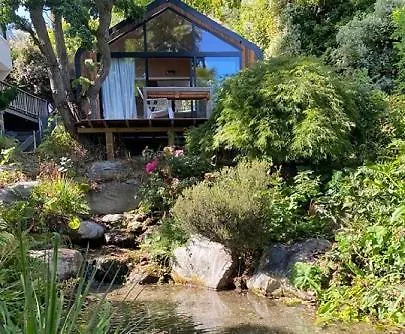 Central Wanaka Oasis, Tiny Home, Mountain Views & Spring Water Exterior photo