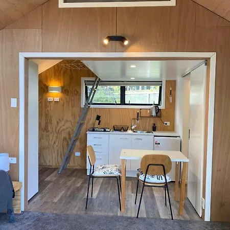 Central Wanaka Oasis, Tiny Home, Mountain Views & Spring Water Exterior photo