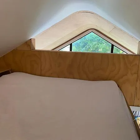 Central Wanaka Oasis, Tiny Home, Mountain Views & Spring Water Exterior photo