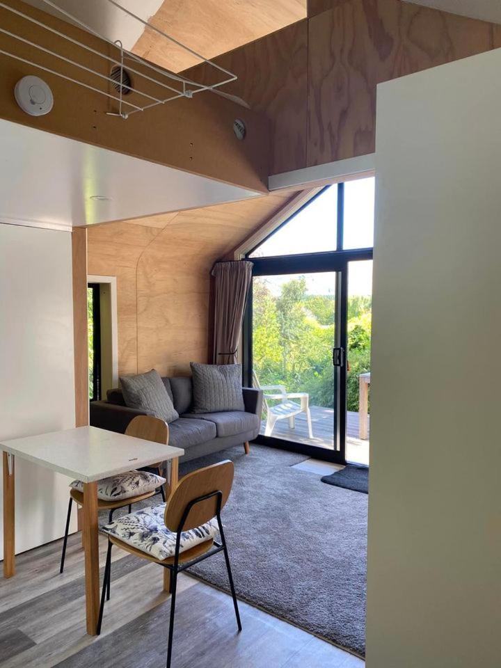 Oasis, Tiny Home, Mountain Views & Spring Water * Wanaka